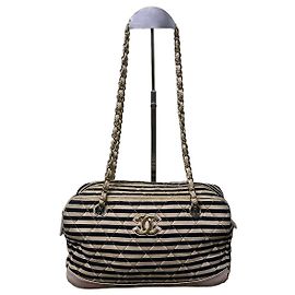 Chanel Bolso de hombro acolchado a rayas Negro Beige