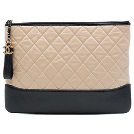 Pochette Chanel Gabrielle O Case Medium en cuir de veau vieilli matelassé bicolore Beige Beige