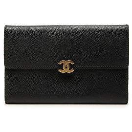 Carteira Longa com Aba Chanel CC em Pele de Bezerro Preta Preto