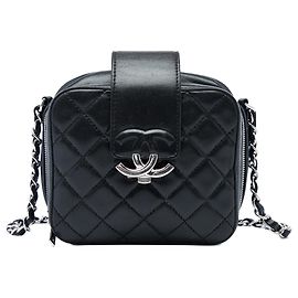 Bolso Camera Box Chanel Mini de Piel de Cordero Acolchada Negra con CC Negro