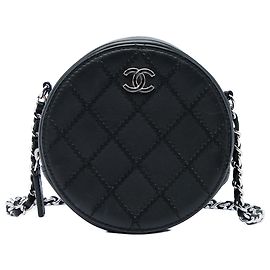 Clutch Redonda Chanel Ultimate Stitch em pele de cordeiro acolchoada preta com corrente Preto