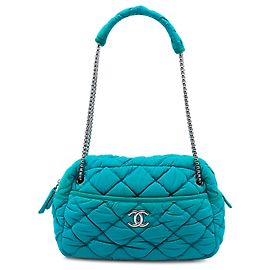 Borsa a tracolla Chanel Blue Quilted Nylon Bubble Blu Turchese