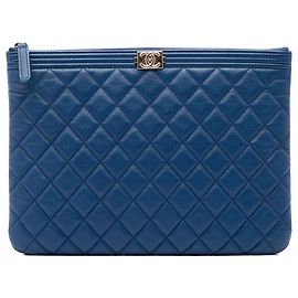 Blue Chanel Medium Quilted Caviar Boy O Case Clutch Blau