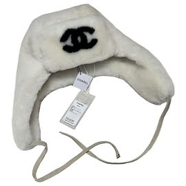 Chapéus Chanel 25N Coco Neige Outro
