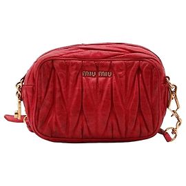 Miu Miu Matelassé Camera Bag aus rotem Leder Rot