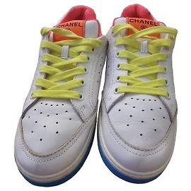 Chanel Sneaker aus weißem Leder multicolore Pink Weiß Blau Grün Gelb