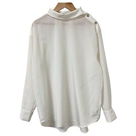 Autre Marque LOVELESS Pullover-Hemdbluse mit Schulterknöpfen Weiß