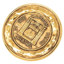 Broche Chanel banhada a ouro Dourado