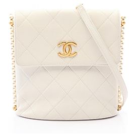 Chanel Matelassé Schultertasche mit Kunstperlen Weiß