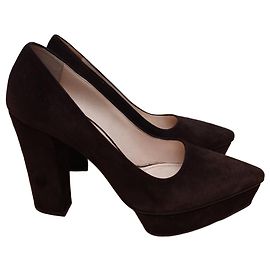 Prada Scarpe con tacco in camoscio marrone Marrone scuro