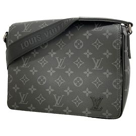 Bolsa de Ombro Louis Vuitton Monogram Eclipse District PM Preto