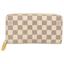 Louis Vuitton Zippy Wallet in Damier Azur White
