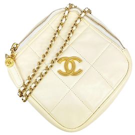 Borsa a tracolla con catena Chanel Matelassé Bianco