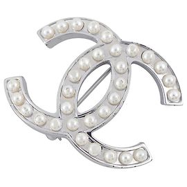 Broche Chanel Coco Mark Argenté Blanc