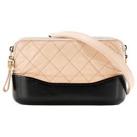 CHANEL - Bolsa de ombro Wallet on chain Gabrielle Chanel em couro bege e preto Bege