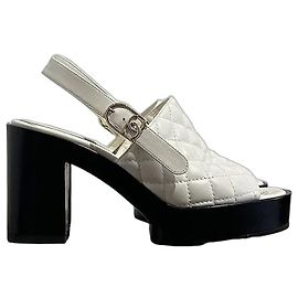 Sandales Chanel blanches T.37 Blanc