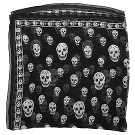 Alexander McQueen Seidenschal mit Totenkopf-Print in Schwarz & Weiß Schwarz