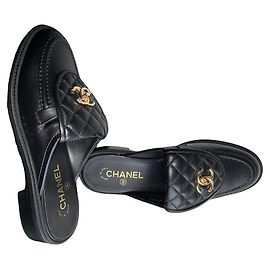 Mules Chanel in pelle matelassé nera Nero