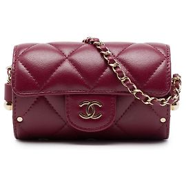 Tarjetero Chanel Red Quilted Lambskin Box Of Secrets con cadena Roja Burdeos