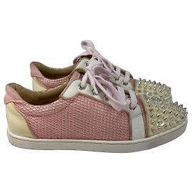 Christian Louboutin Baskets à clous mesh et cuir rose Rose Blanc