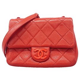 Bolsa de Ombro com Corrente Chanel Matelassé Vermelho