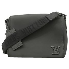 Louis Vuitton Aerogram Schultertasche Schwarz