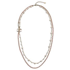 Colar longo Chanel metal dourado pérolas brancas e couro rosa Rosa
