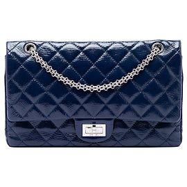 Bolso de hombro Chanel Reissue 2.55 Double Flap 227 de charol acolchado azul efecto arrugado Azul