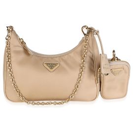 Borsa a tracolla Prada Re-Edition 2005 in Re-Nylon Camel Beige