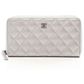 Cartera larga Chanel Matelassé en Silver Plata