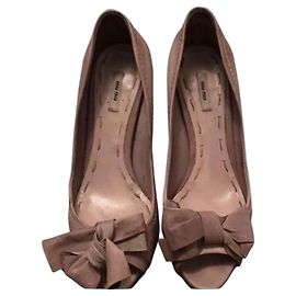 Escarpins Miu Miu en cuir rose poudré avec nœud