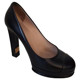 Chanel Escarpins en cuir noir Noir