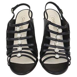 Sandales Slingback à cage Chanel en cuir noir ornées de perles Noir