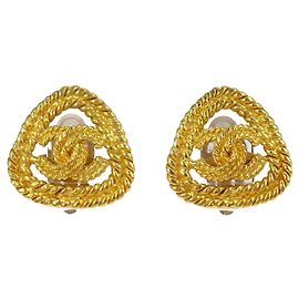 Chanel CC Clip-On Metal con Esmalte Dorado