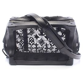Bolsa de Ombro Soft Trunk Monogram Mesh Louis Vuitton Preto