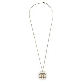 Pendente Chanel CC in metallo con smalto e perla sintetica D'oro
