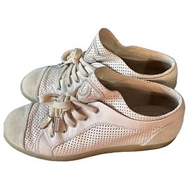 Chanel Sneaker aus beigem perforiertem Leder Beige