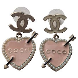 Pendientes Chanel CC Corazón y Flecha con Perlas Rosa Rosa Dorado