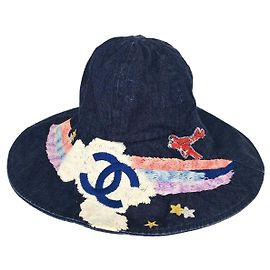 Cappello Bucket Chanel Denim Mood con ricamo Night Flight Blu navy