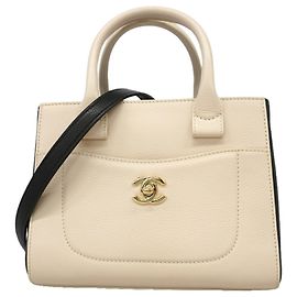 Sac à main en cuir Chanel Neo Executive Noir Beige