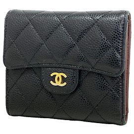 Chanel Tri-fold Geldbörse aus schwarzem genarbtem Kalbsleder Schwarz