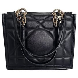 Dior Lady Dior Essential S Cal Mala em pele preta Preto
