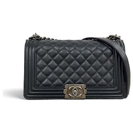 CHANEL Boy Medium Flap in lambskin matelassé nero Nero