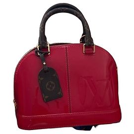 Louis Vuitton Alma BB en cuir verni rouge Rouge