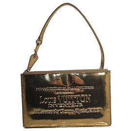 Louis Vuitton Pochette Platy Mirror en charol dorado Dorado