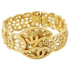 Chanel Gold Armband mit Anhängern Golden