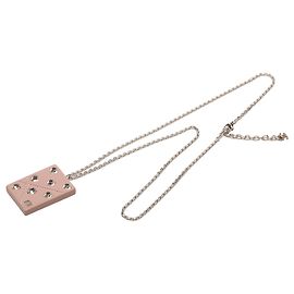 Colar com pingente Chanel Silver CC em latão, strass e placa de acrílico Prata