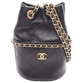 Sac seau Chanel Small CC Quilted en agneau noir Noir