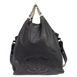 Chanel Rodeo Drive Hobo en cuir perforé Medium Noir