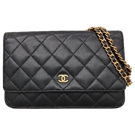 Chanel Wallet on Chain Pele de Cordeiro Preta e Ferragens Douradas Preto